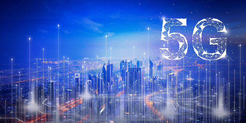 创新发展网络科技蓝色科技感城市剪影光效5G科技背景展板背景