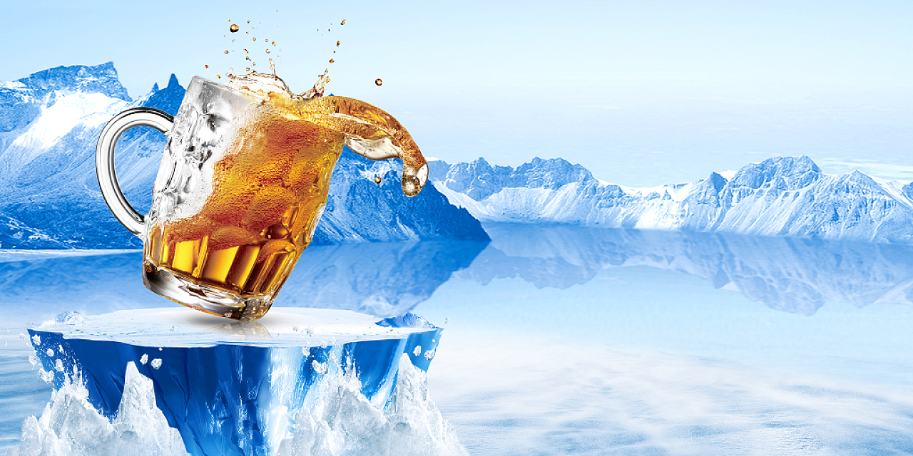 雪山背景冰镇啤酒酒水酒文化素材冰川背景图夏天啤酒
