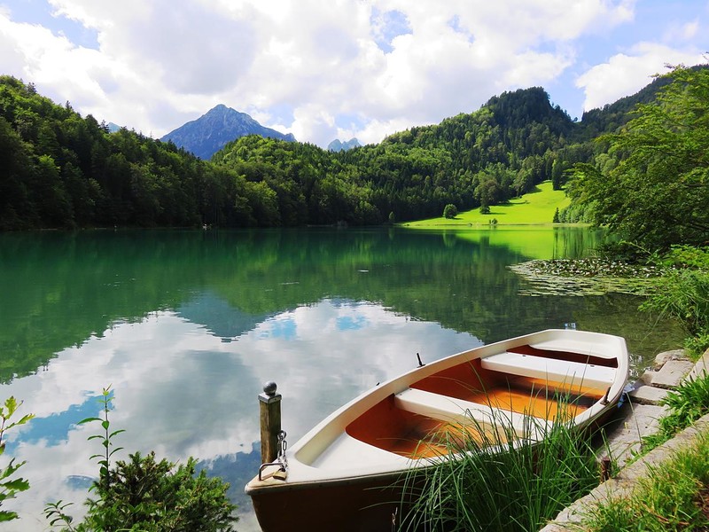 彩色自然休闲群山之间的湖边小船旅游放松山水背景图片免费下载 图星人 彩色自然休闲群山之间的湖边小船旅游放松山水背景图片免费下载 图星人