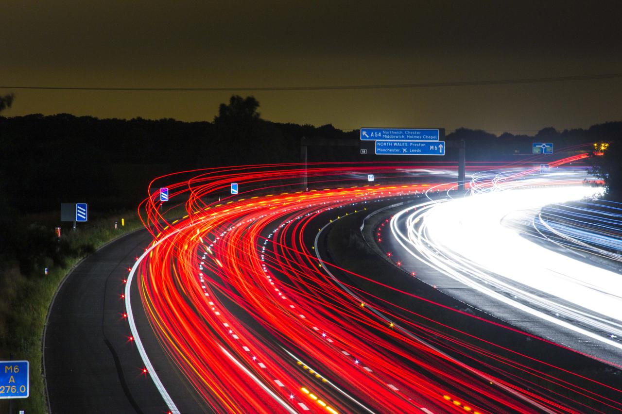 公路灯长时间曝光夜晚道路背景图片免费下载 图星人