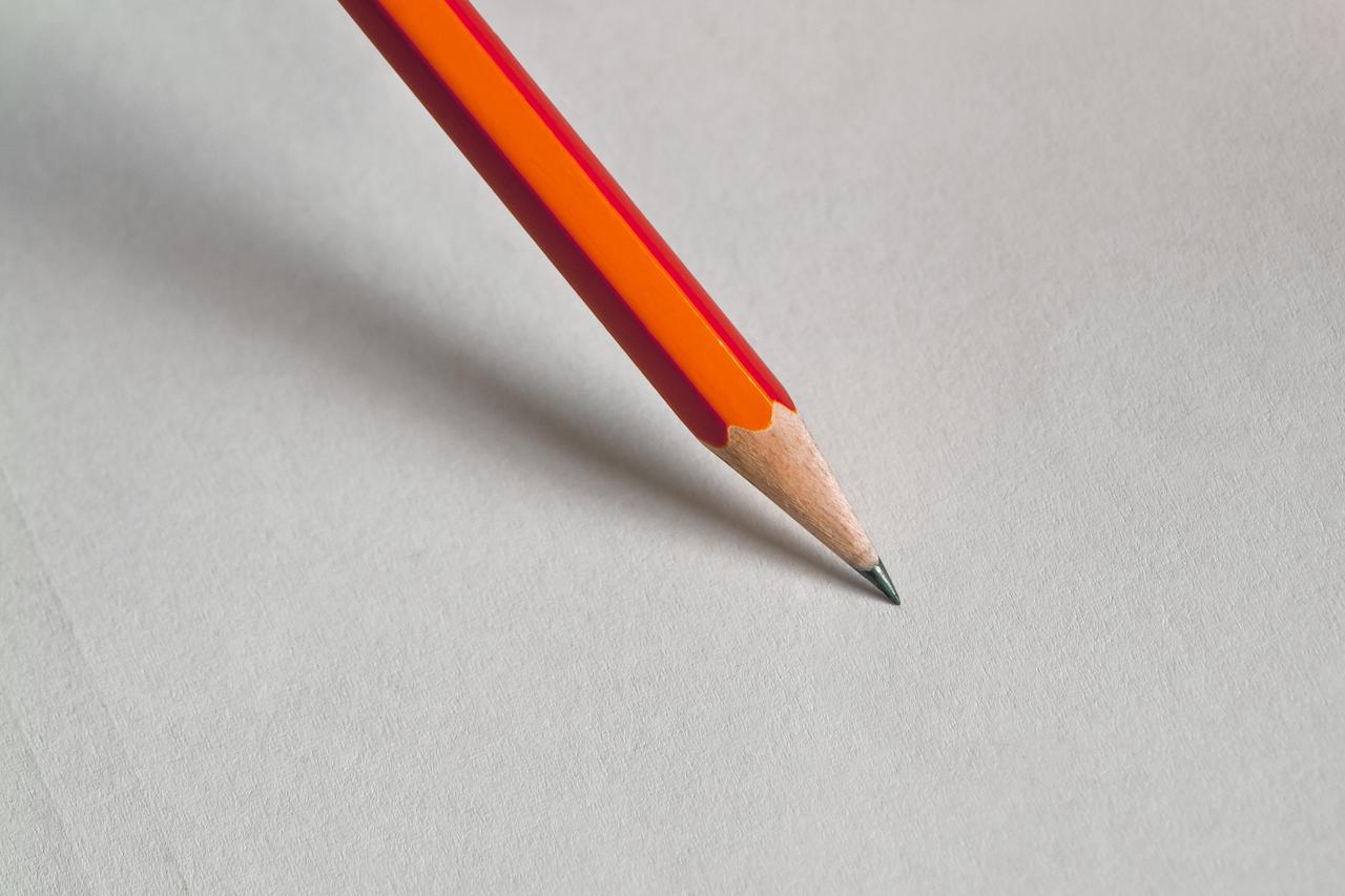 彩色写字极简白纸上铅笔描绘写画画学习艺术创作背景图片免费下载 图星人