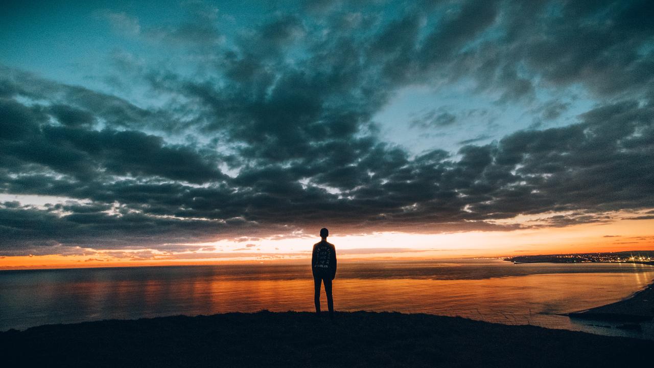 伤感背景星空太空空间风景风光美景田园山水地球泥土草地操场爱情恋爱恋人情人情侣浪漫肖像人物特写画像海海水大海全身像云云朵天空自然环境雨下雨